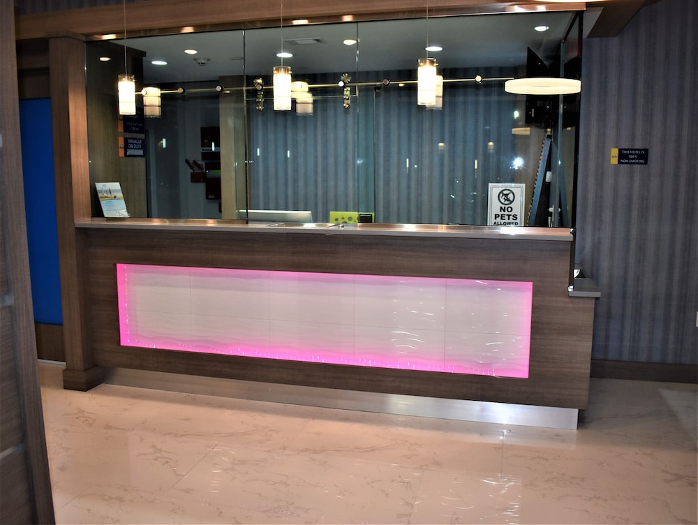 Days Inn & Suites By Wyndham Downtown/University Of Houston 10/60