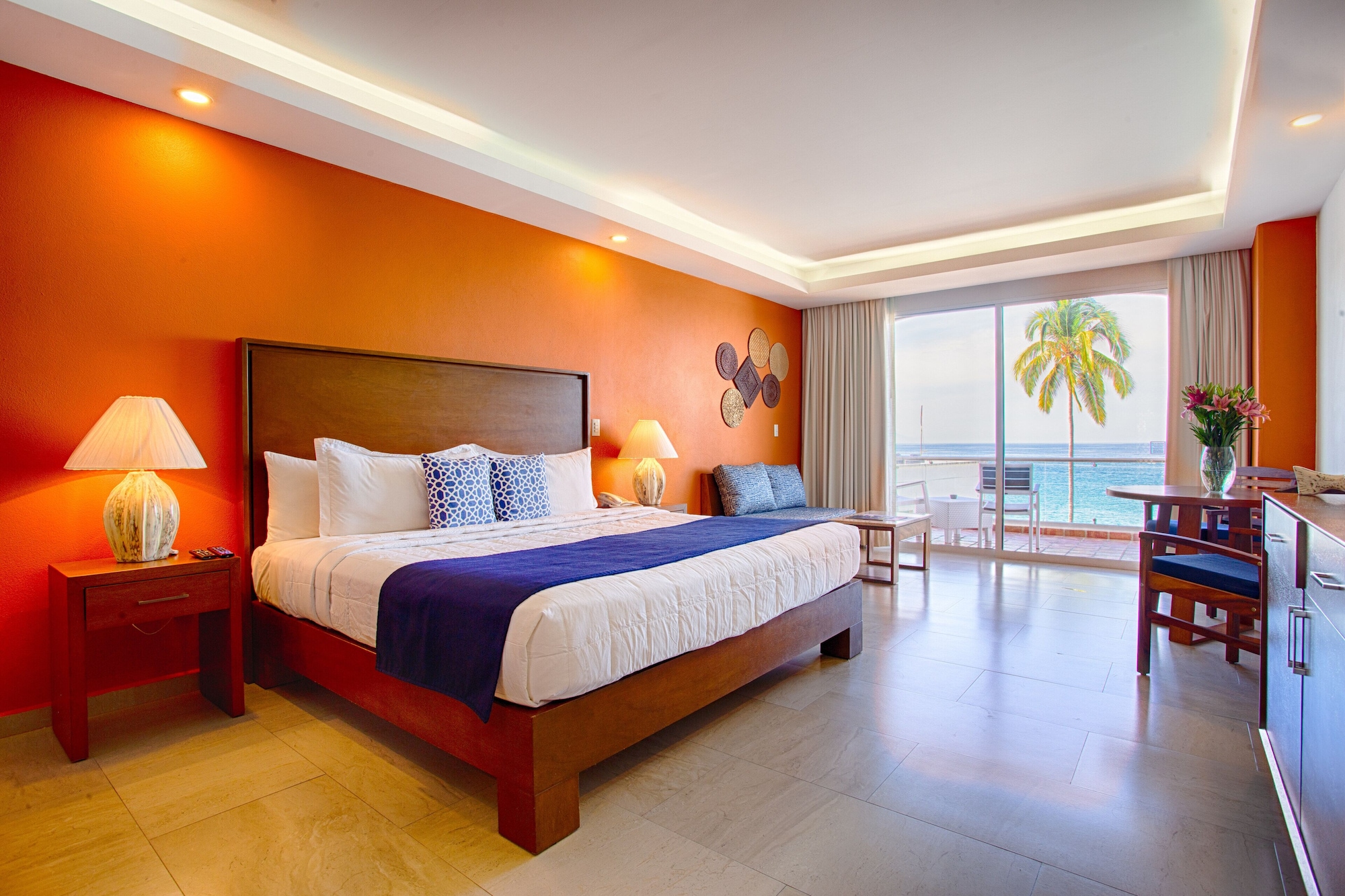 PACIFIC, DELUXE, SUITE, KING BED, OCEAN VIEW
