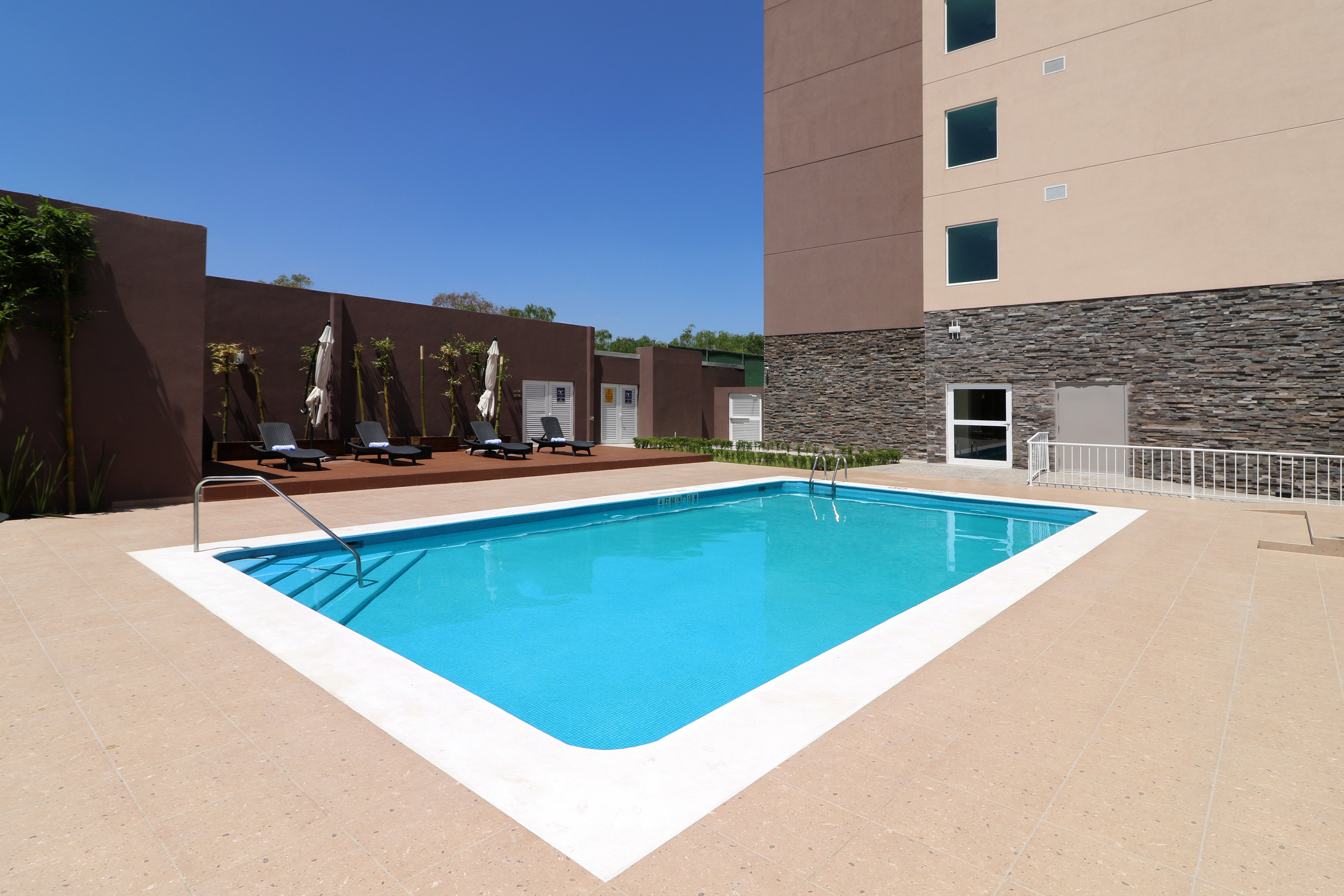 CANDLEWOOD SUITES CELAYA 71/75