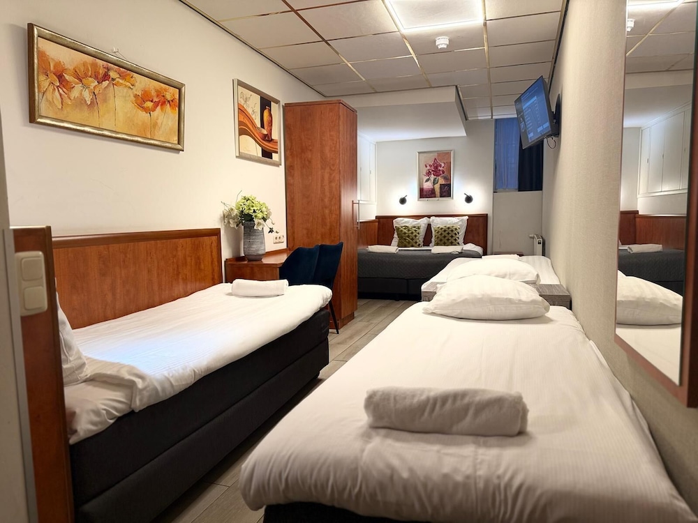 Family, 1 Double and 3 Single Beds