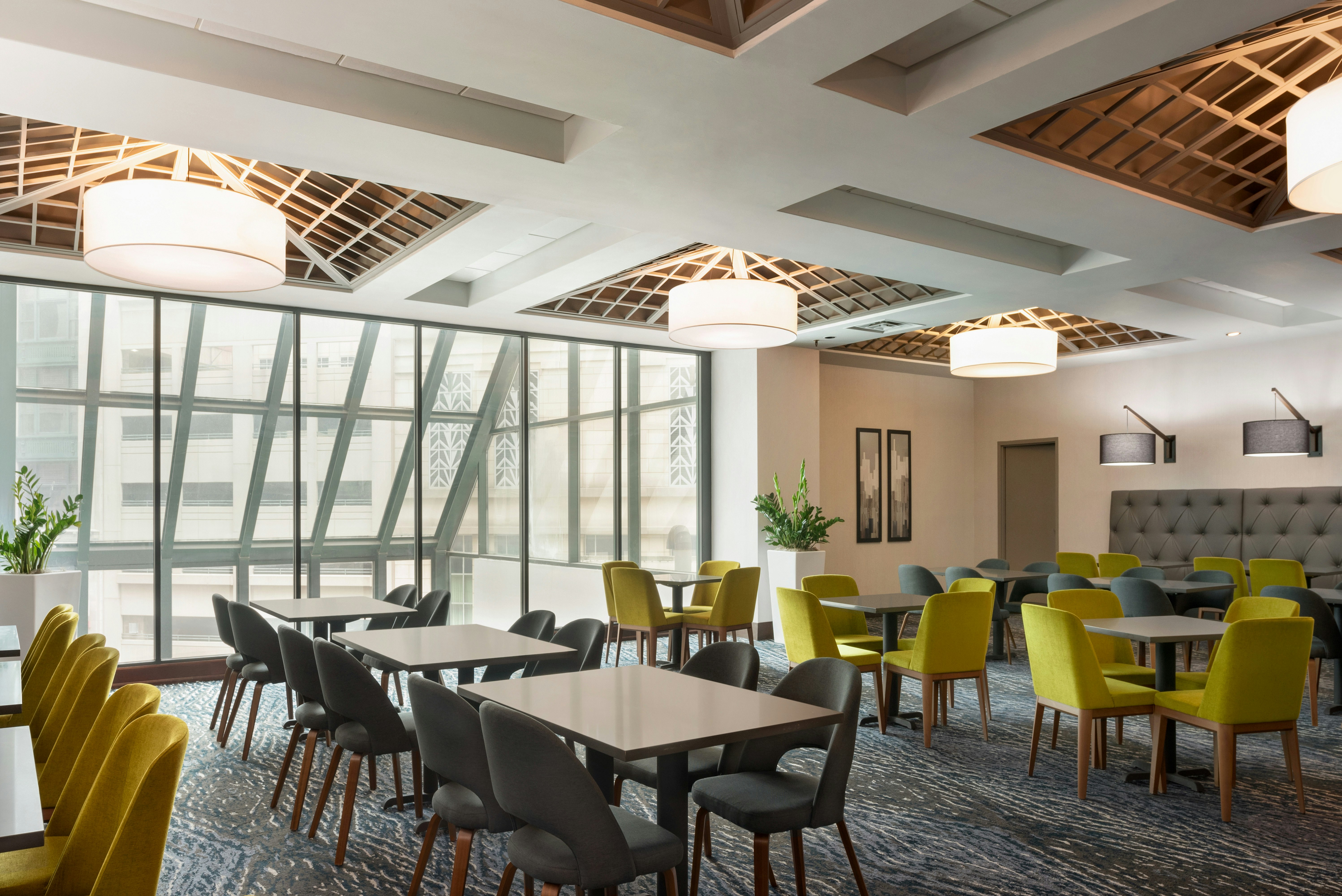 Embassy Suites Indianapolis Downtown 50/75
