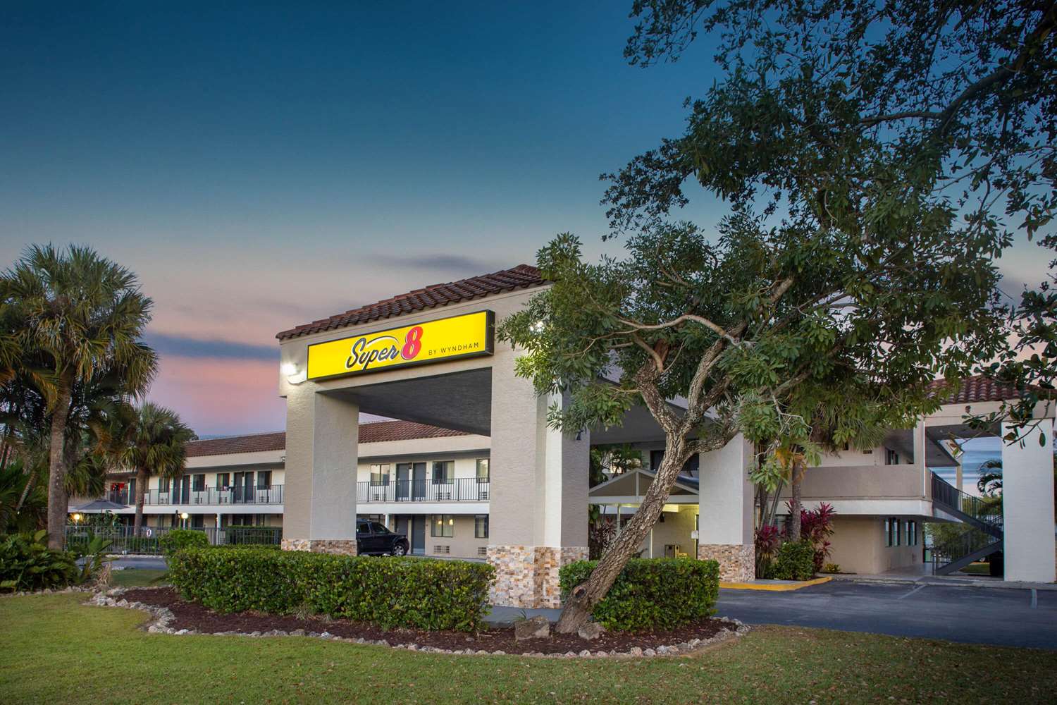 Super 8 by Wyndham Naples 3/31
