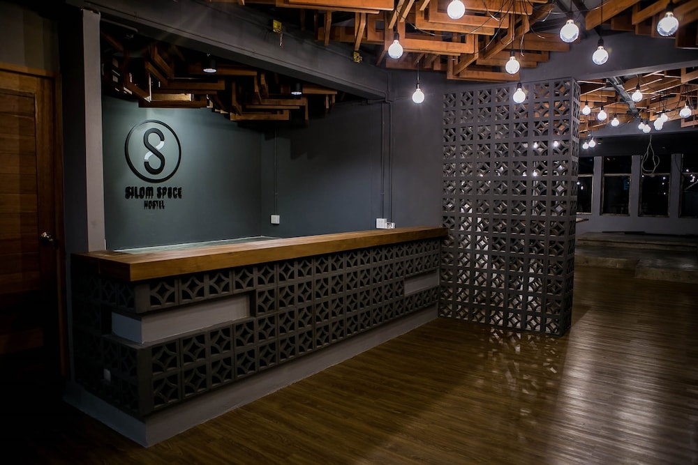 Silom Space Hostel 5/72