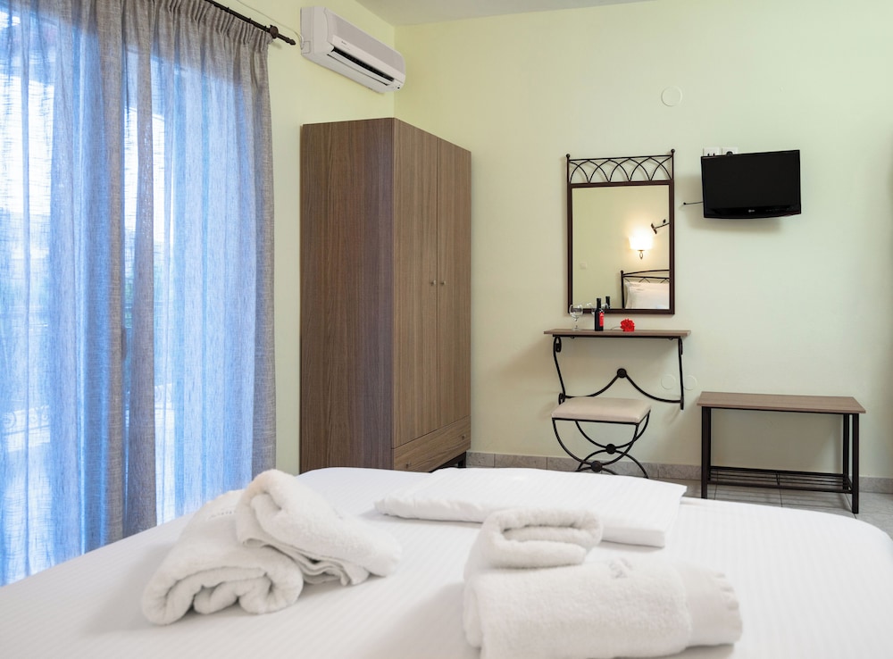 Konstantinos Hotel 32/55