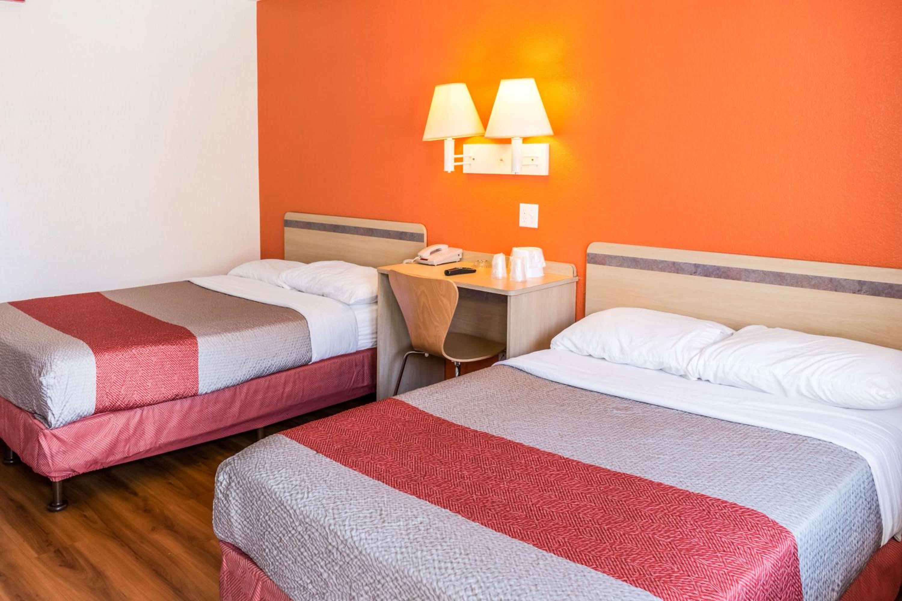 ROOM, QUADRUPLE
