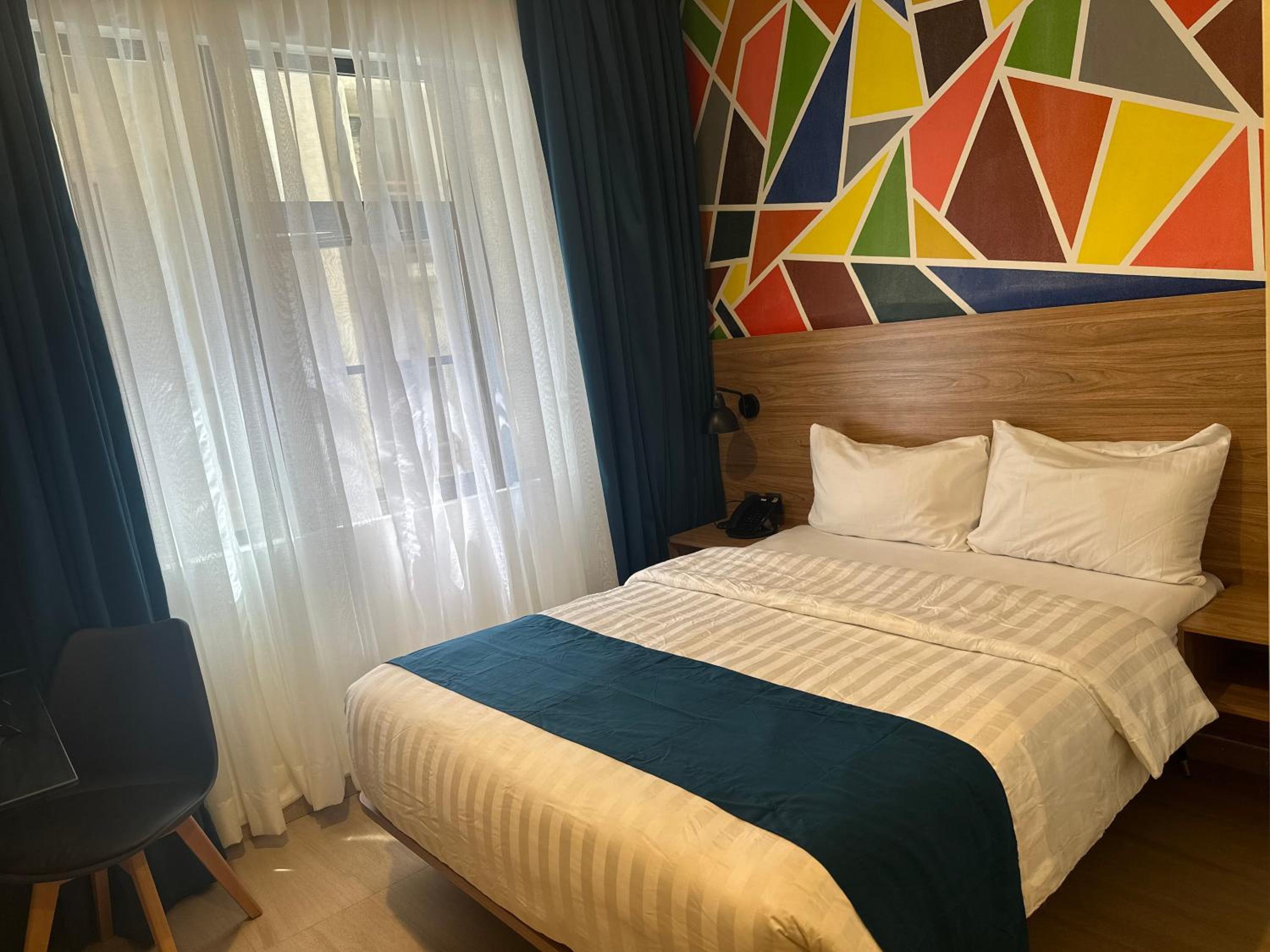 Queen bed standard Room