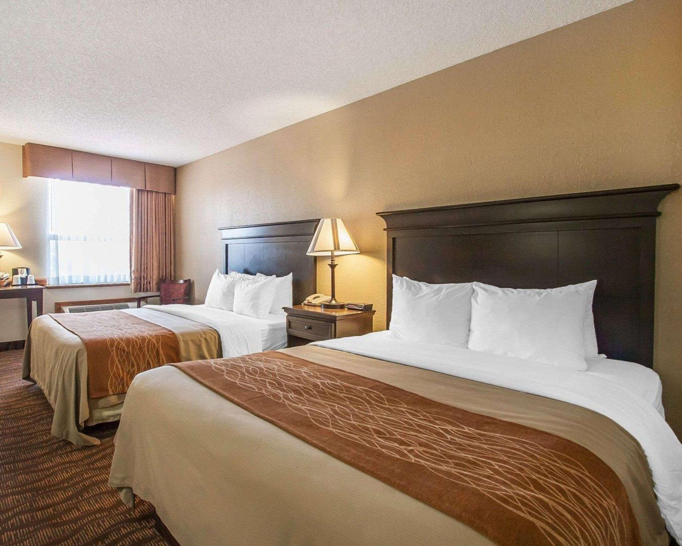 SUITE, 3 QUEEN BEDS