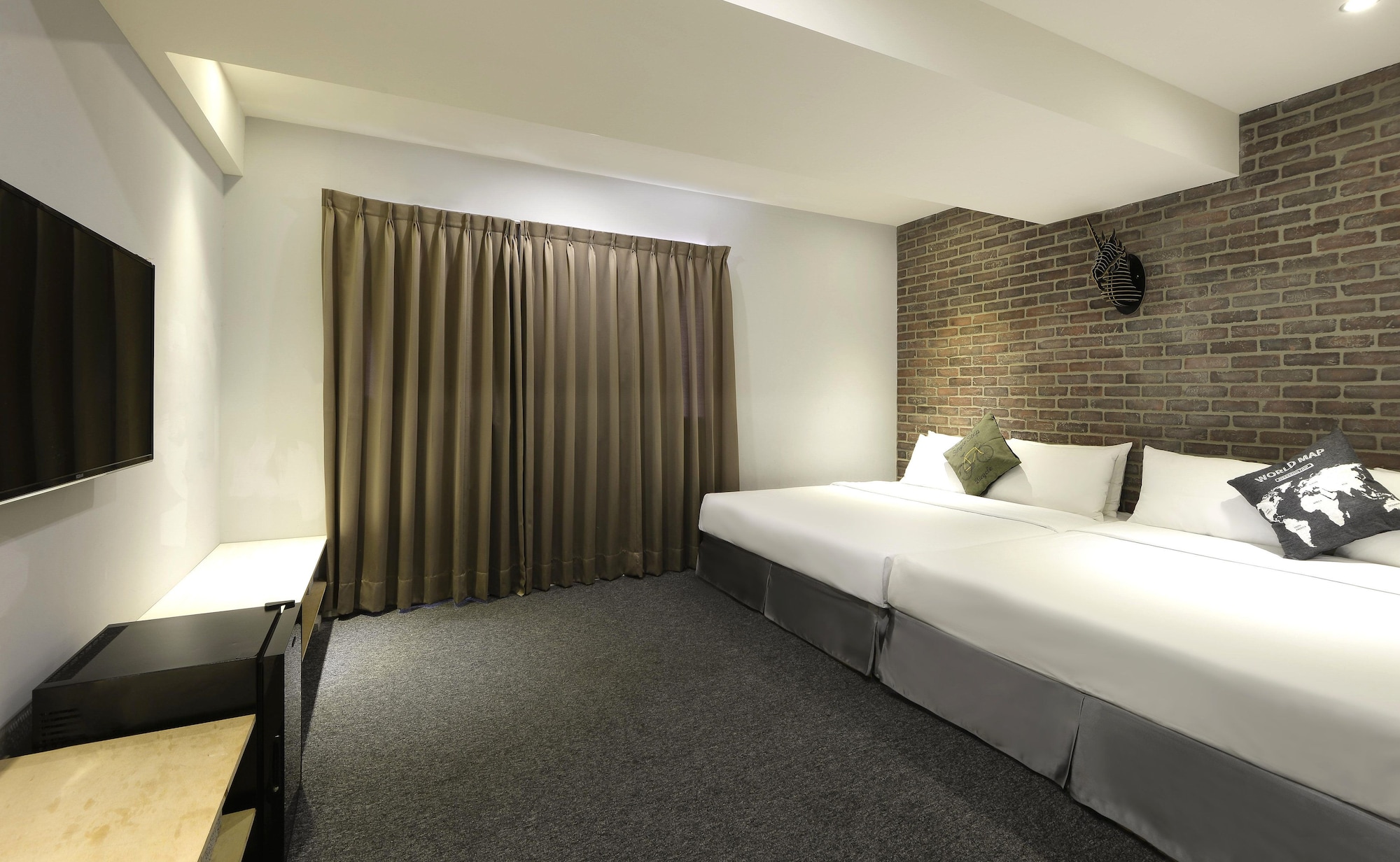 ROOM, QUADRUPLE, 2 DOUBLE BEDS