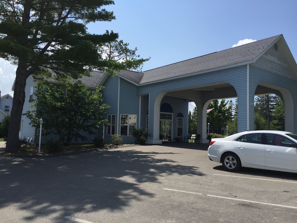 Fairview Beachfront Inn & Waterpark photo3