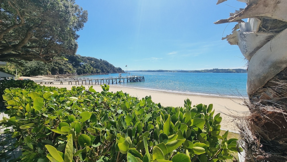 BEACH HOUSE KAWAU ISLAND 32/51