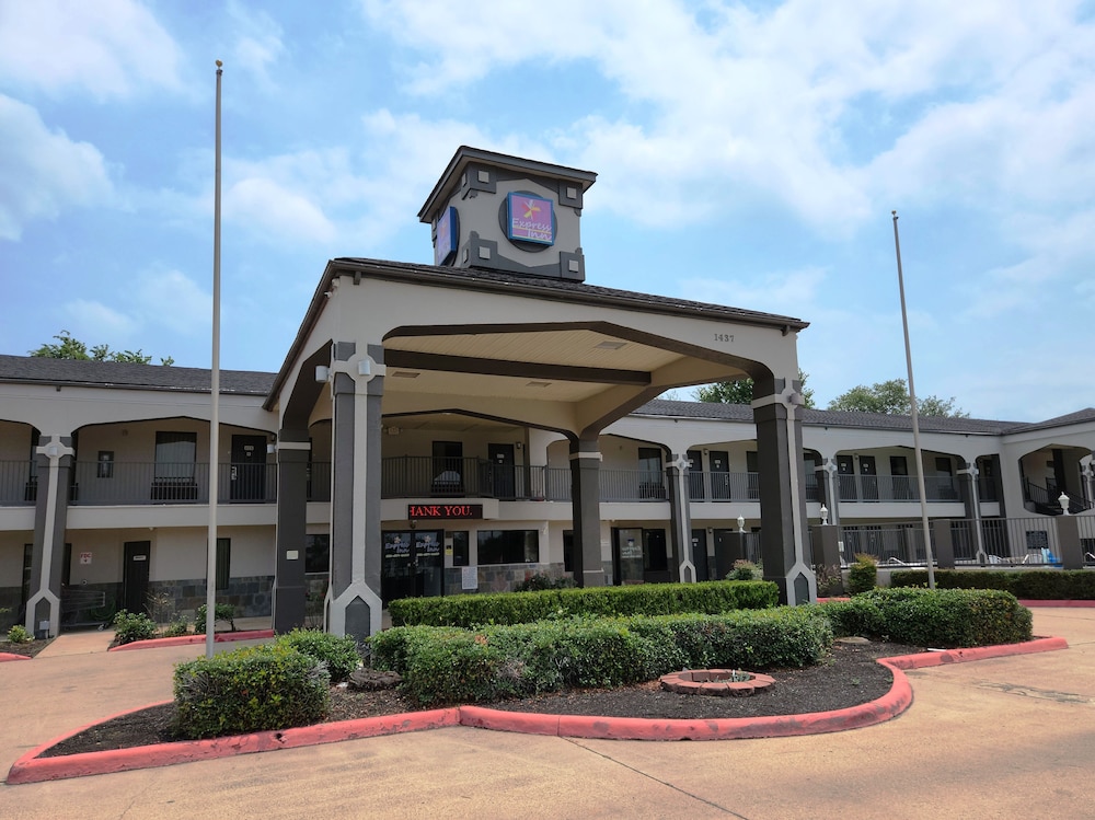 Express Inn 4/60
