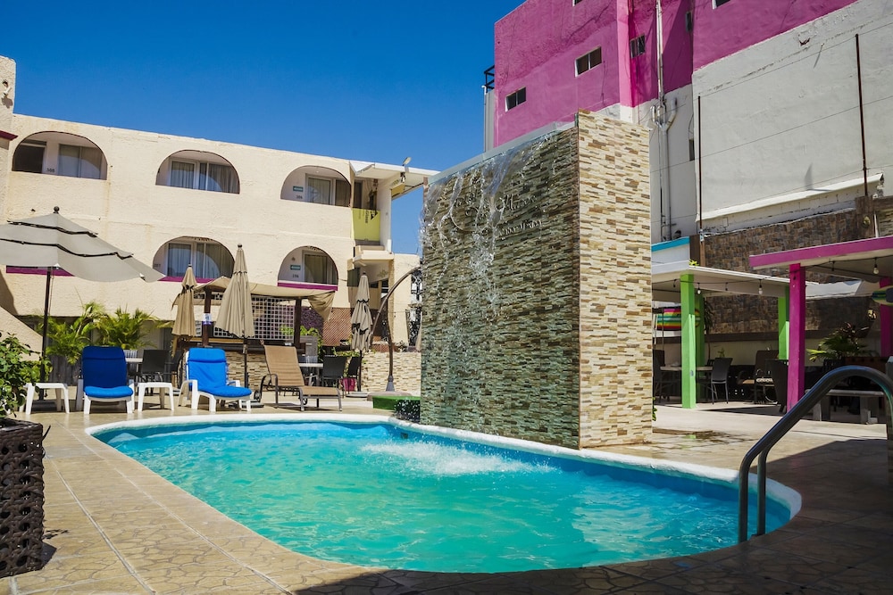 Capital O Hotel Dos Mares, Cabo San Lucas 47/50