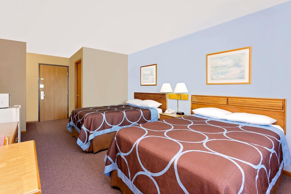 Super 8 by Wyndham Dyersville near Field of Dreams 15/36