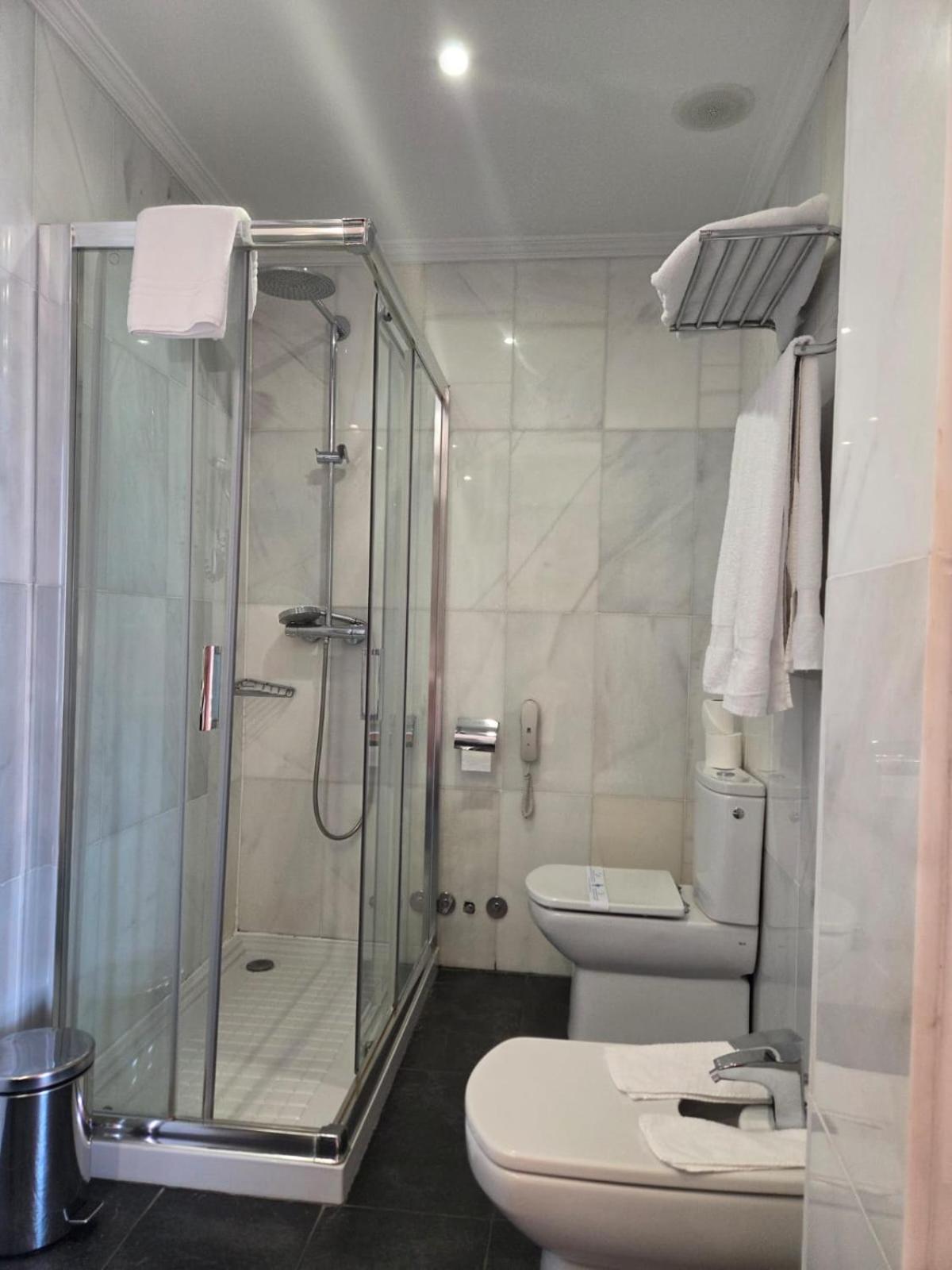 Hotel Leonor Miron 53/55