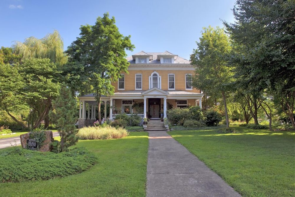Beall Mansion An Elegant Bed & Breakfast In 48/50