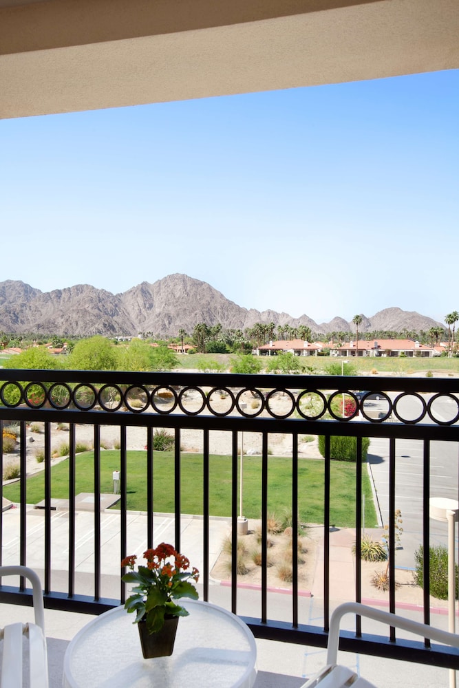 Embassy Suites La Quinta & Spa 30/85