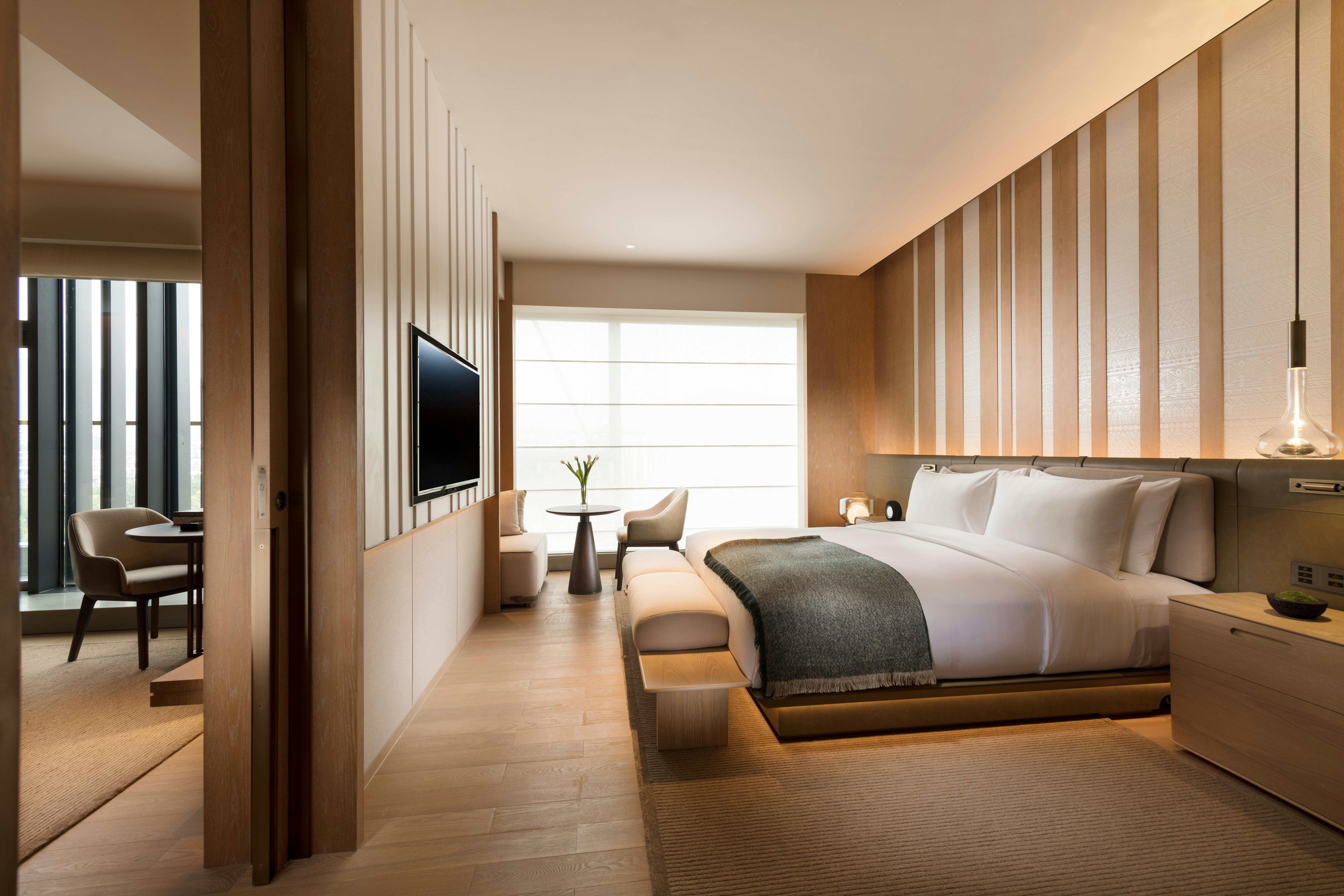 PREMIUM, SUITE, KING BED