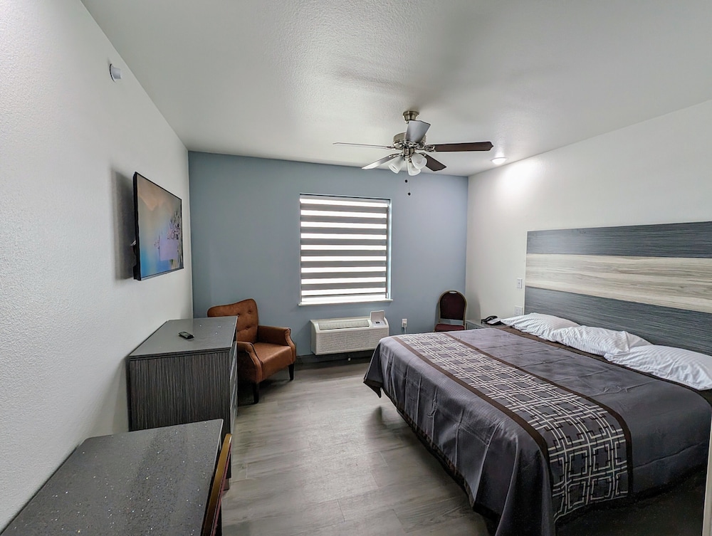 Texas Bungalows Hotel and Hotel Que at i35 Austin Pflugerville 8/43