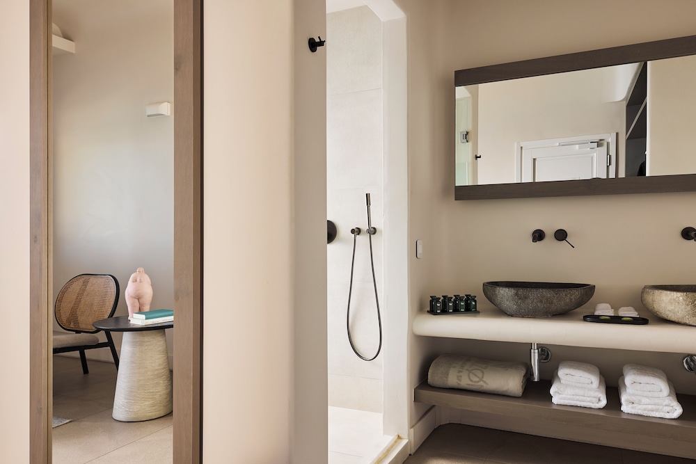 Amazon Mykonos Resort And Spa 44/46