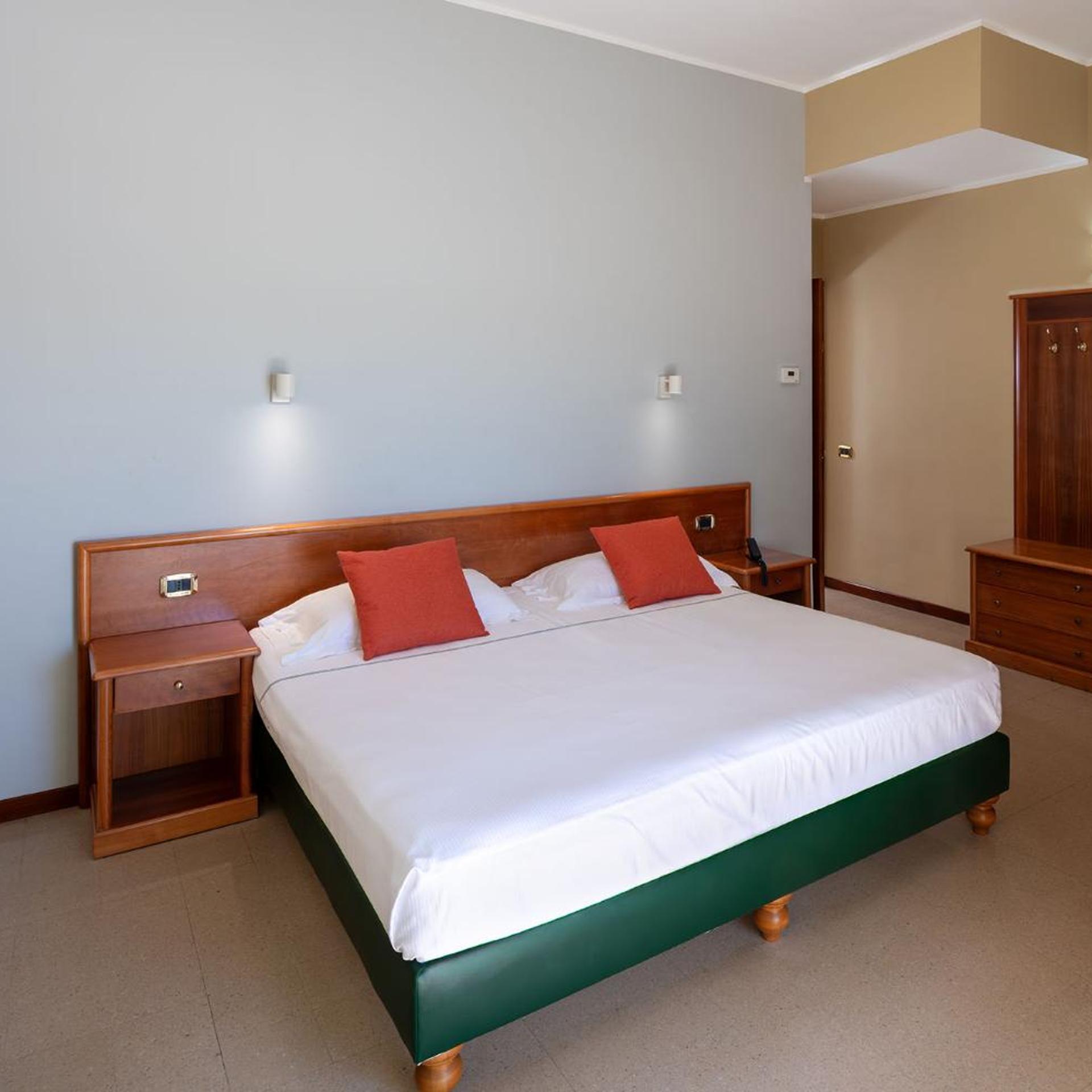 COMFORT, DOUBLE OR TWIN BED