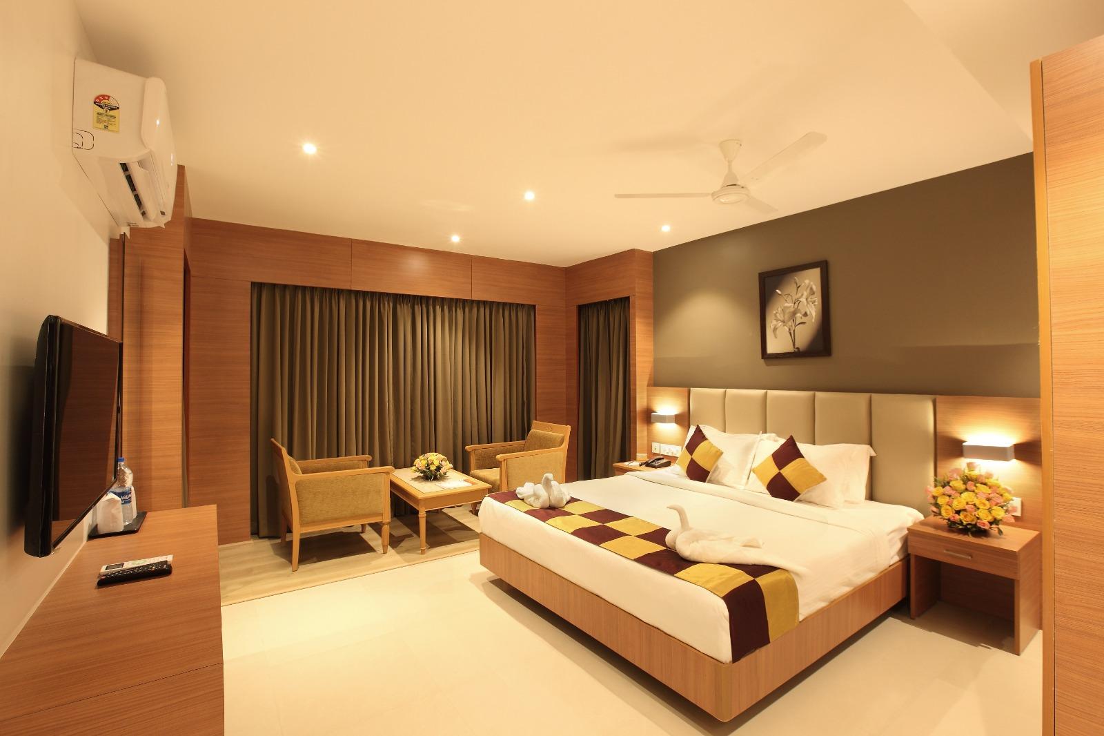 Oyo Premium Alleppey Iron Bridge 4/16