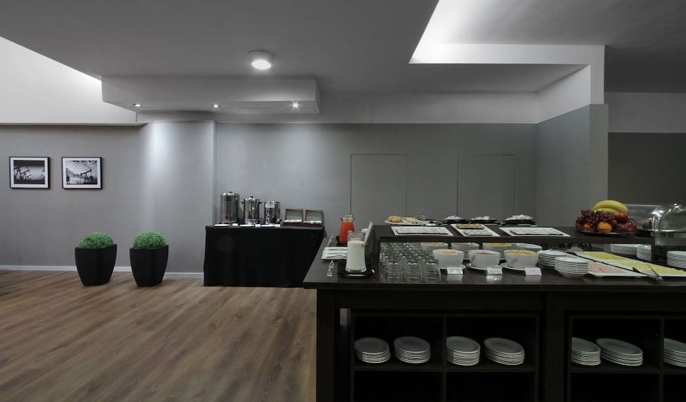 Hotel 8 de Octubre 39/48