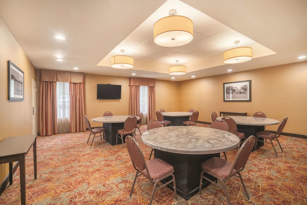 La Quinta Inn Suites Smyrna 34/45