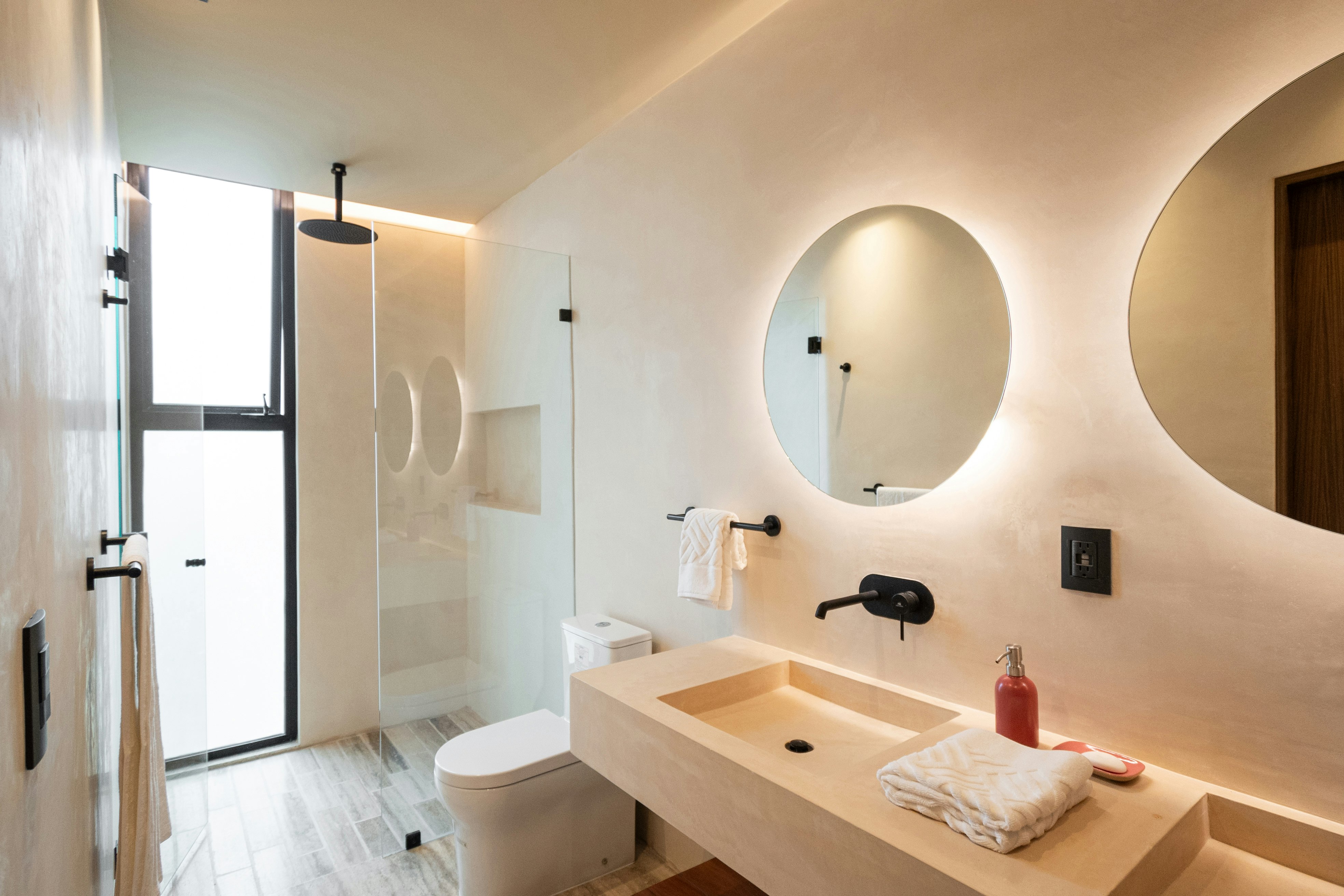 BESPOKE - Member of Small Luxury Hotels Of The World 34/35