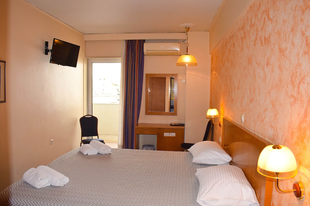 Savoy Hotel 33/66