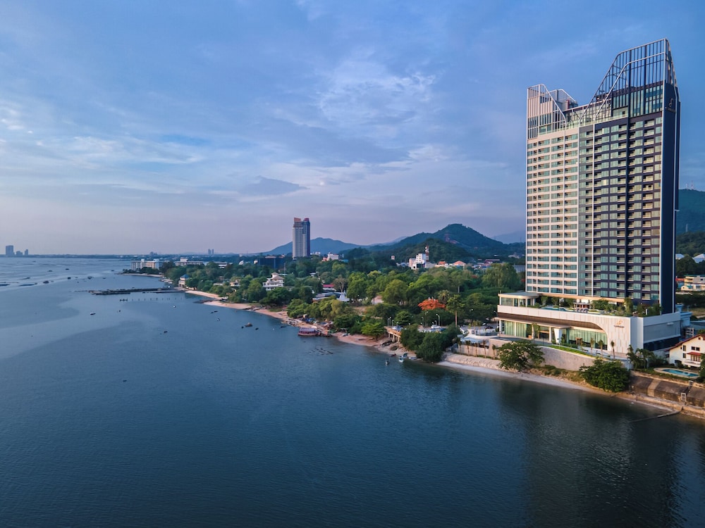 S. Sriracha Hotel and Residence 47/50