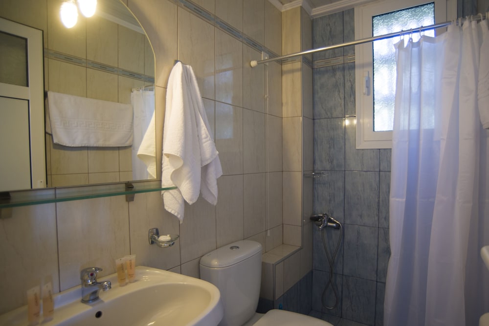 Oasis Hotel 50/50