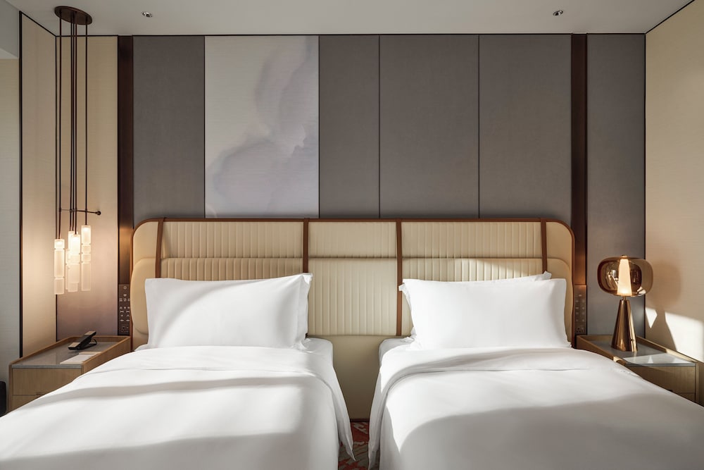 Classic, Twin Beds, Greenway View
