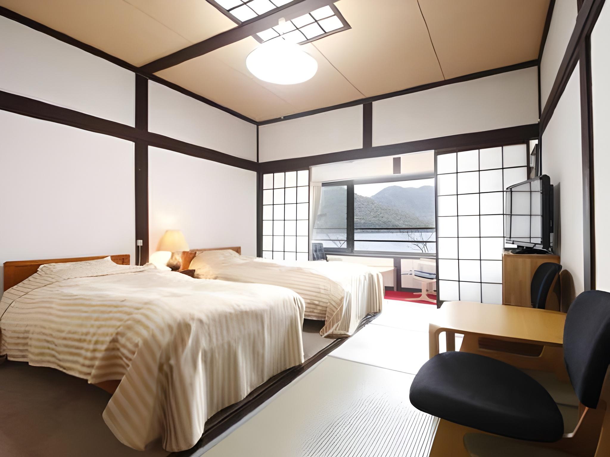 Room, Twin Beds, Lake View