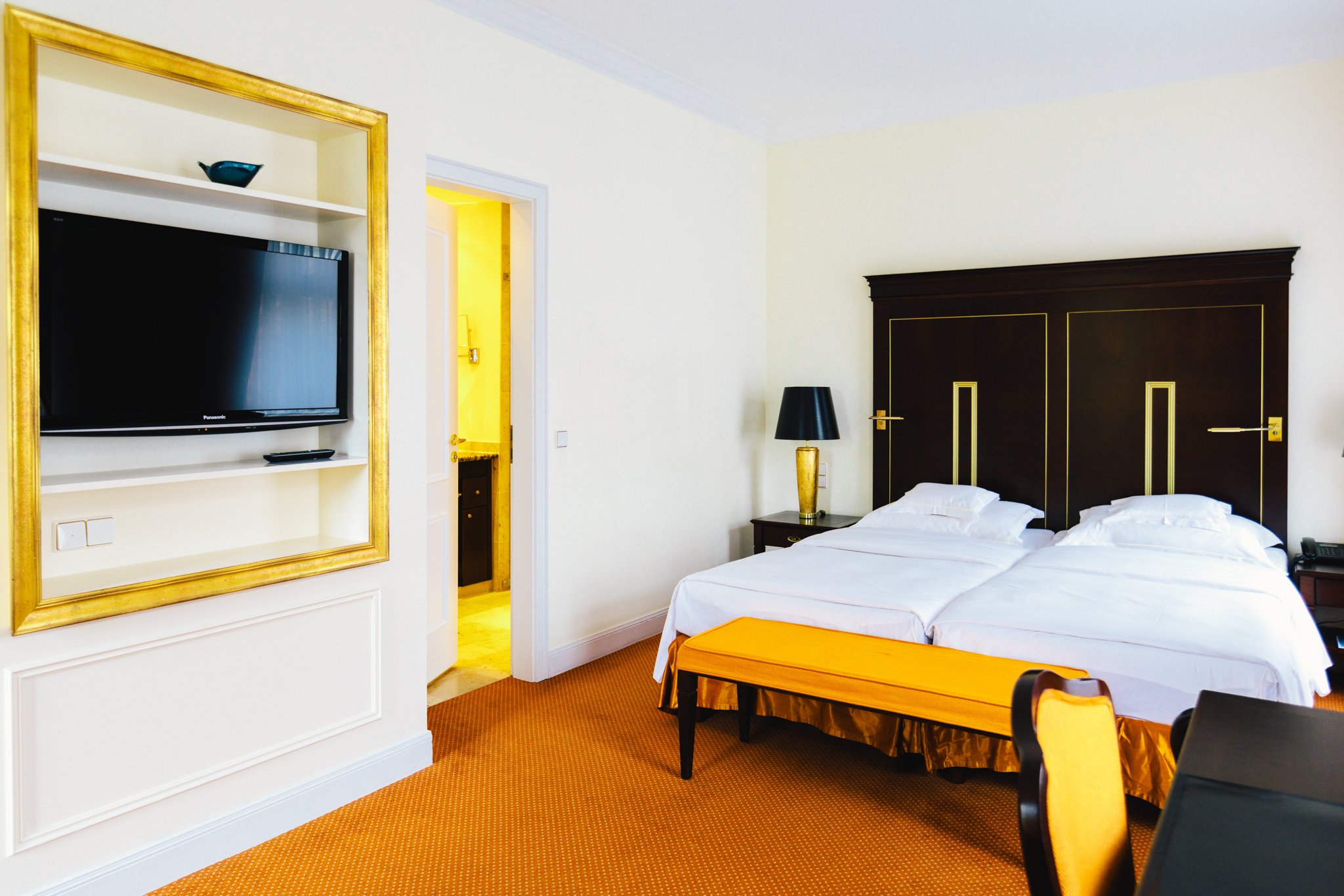 DELUXE, DOUBLE BED