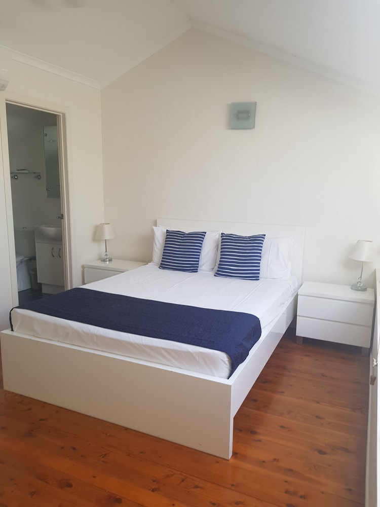 CORAL SEA VILLAS 7/34
