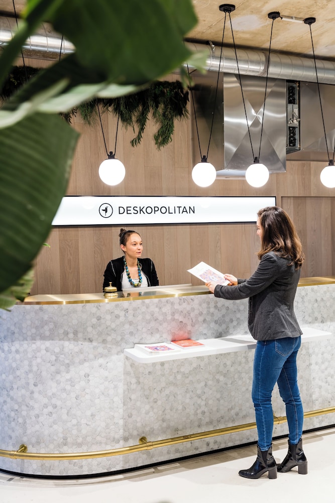 Deskopolitan House 3/30
