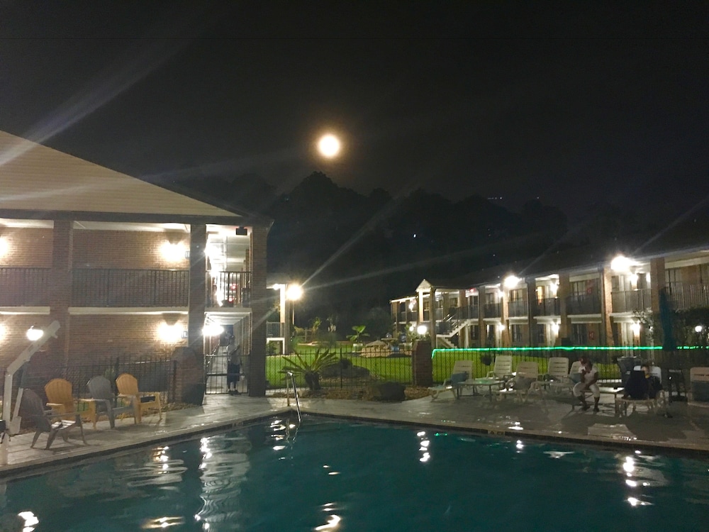 At Home Inn And Suites Pensacola 6/80