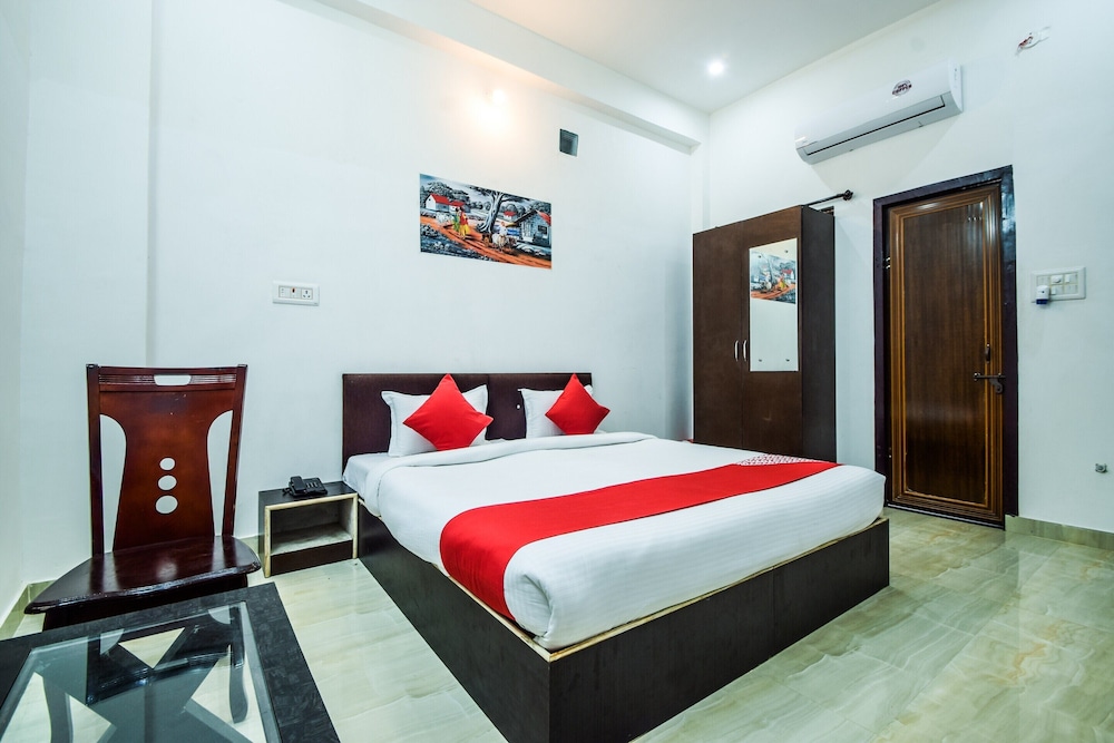 Oyo 10682 Hotel Blue Lotus 9/17