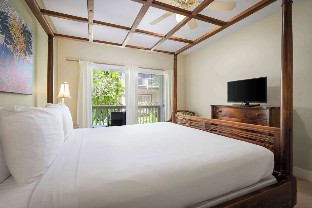 ROOM, KING AND QUEEN BED