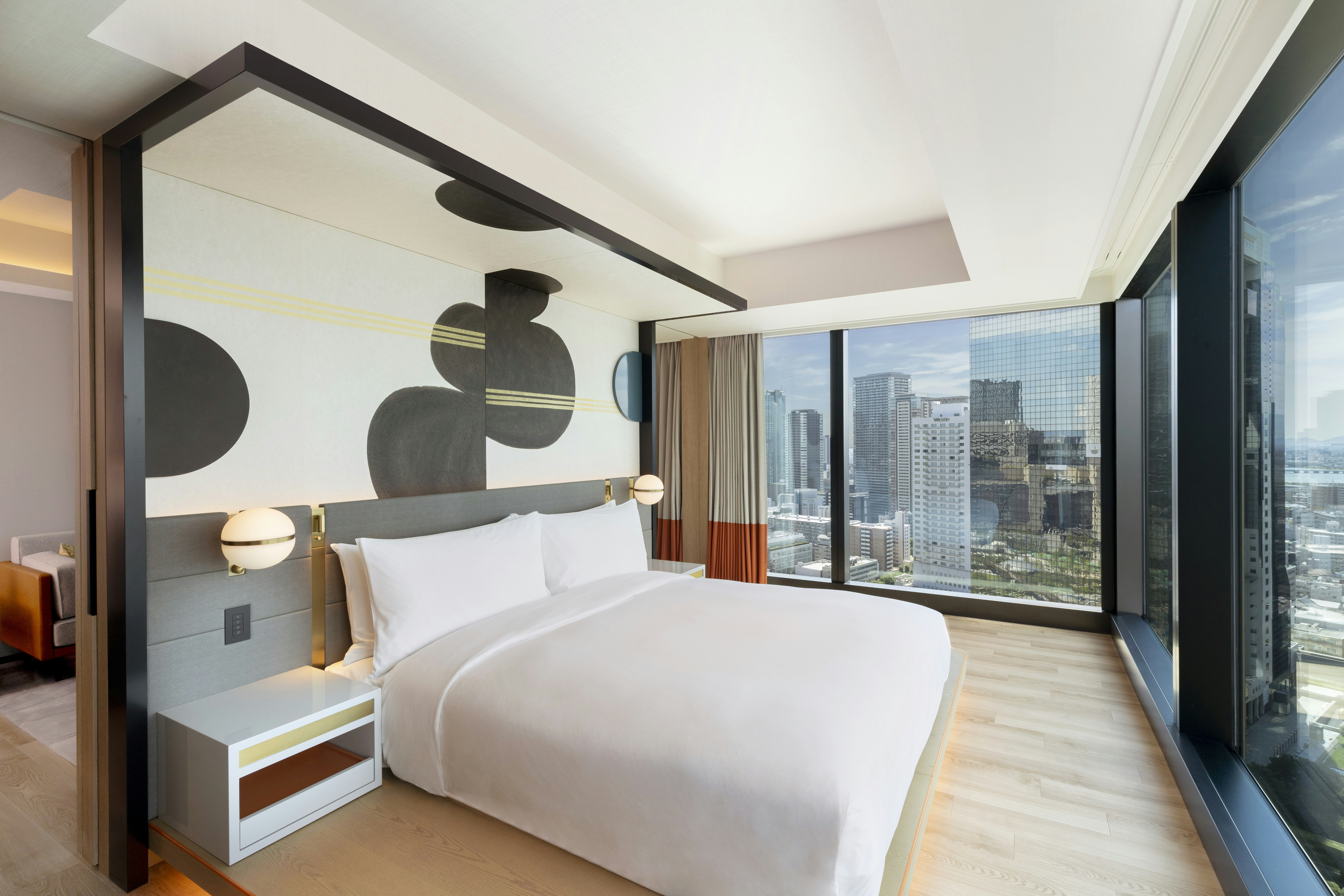 CANOPY, SUITE, KING BED, CORNER