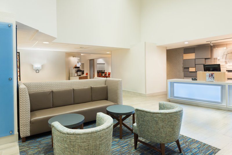 Holiday Inn Express & Suites Nearest Universal Orlando 8/48