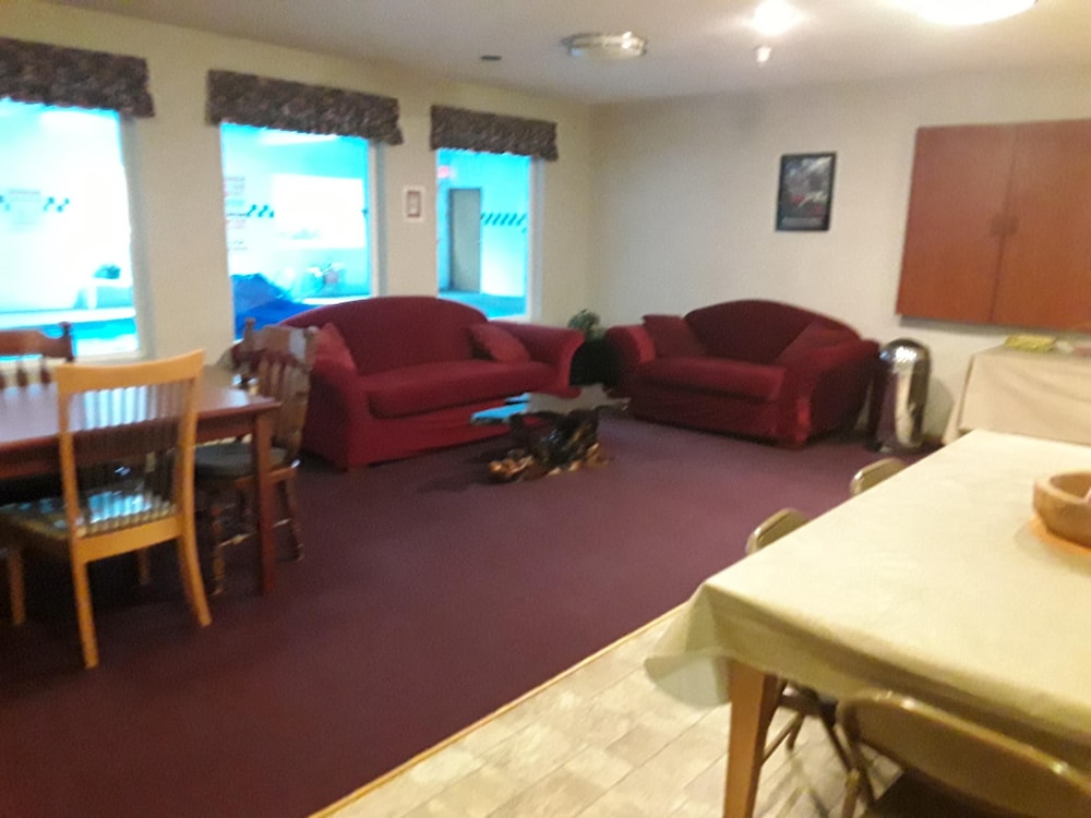 Americas Best Value Inn & Suites Forest Grove Hillsboro 33/34