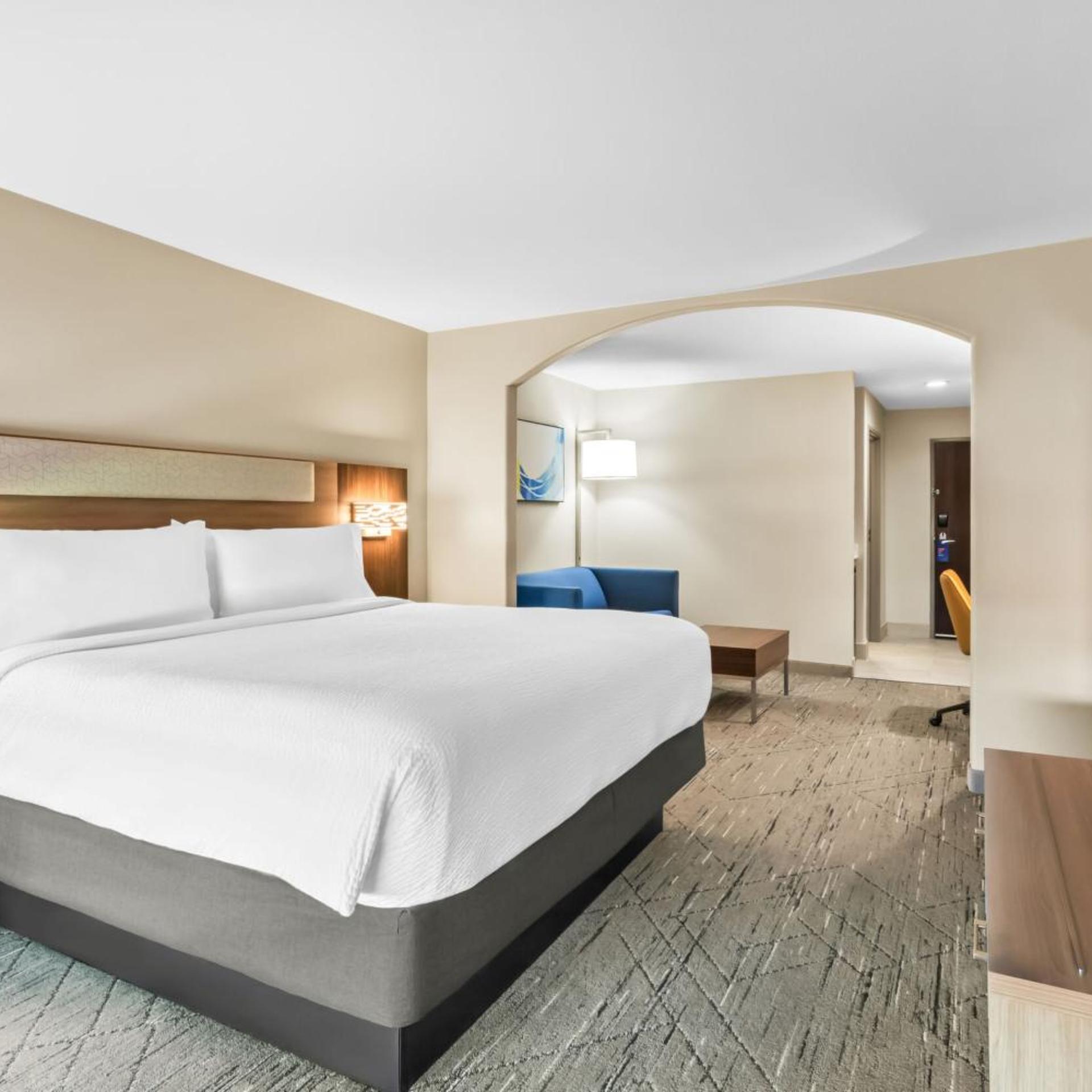 Suite, King Bed, Sofa