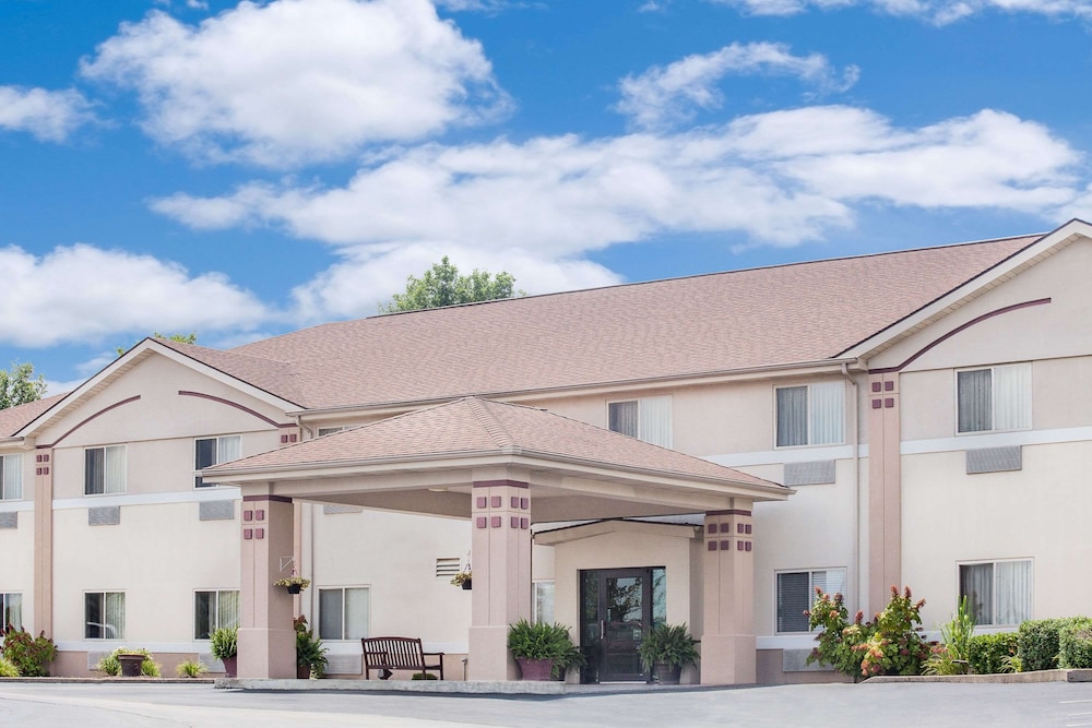 Super 8 By Wyndham Central City 1/16