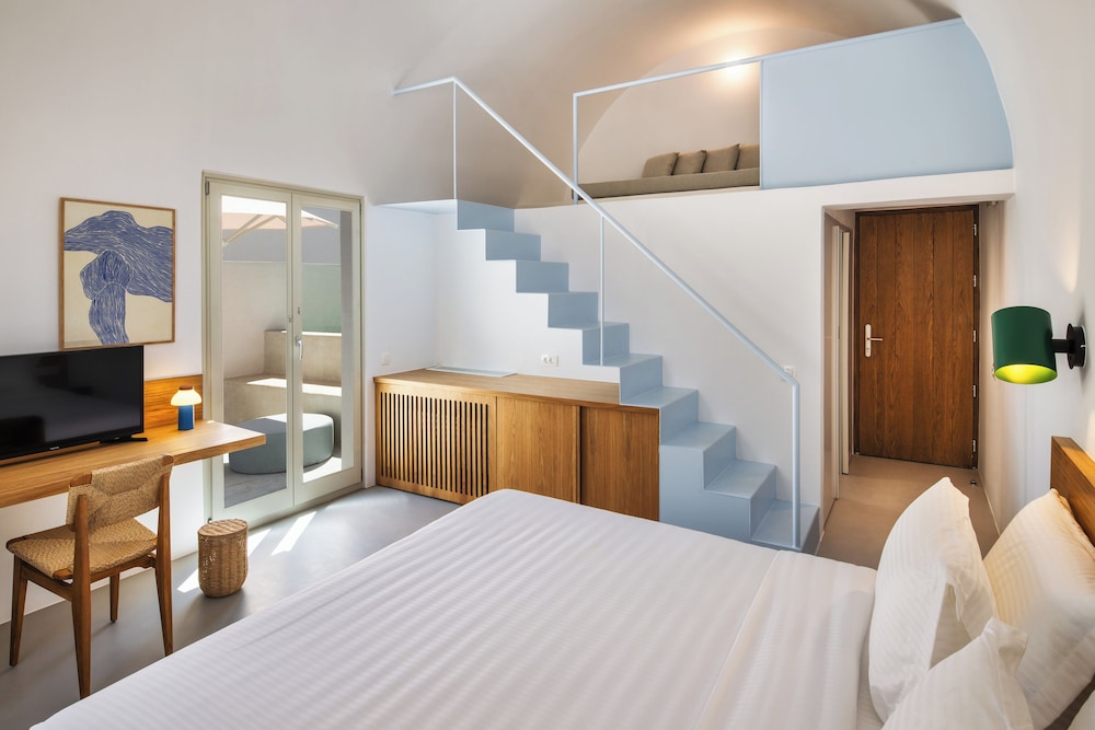 Maisonette, Suite, King and Twin Beds, Outdoor Jetted Tub
