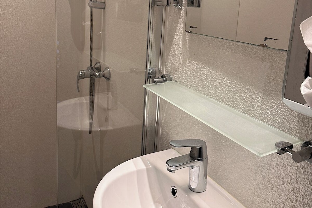 Amsterdam Inn Hotel 44/47