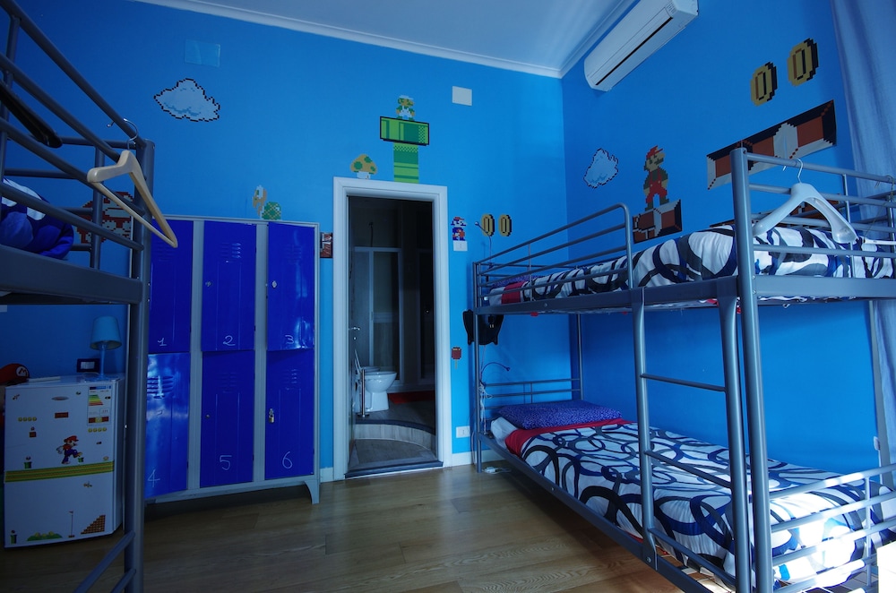 Comics Guesthouse 45/46