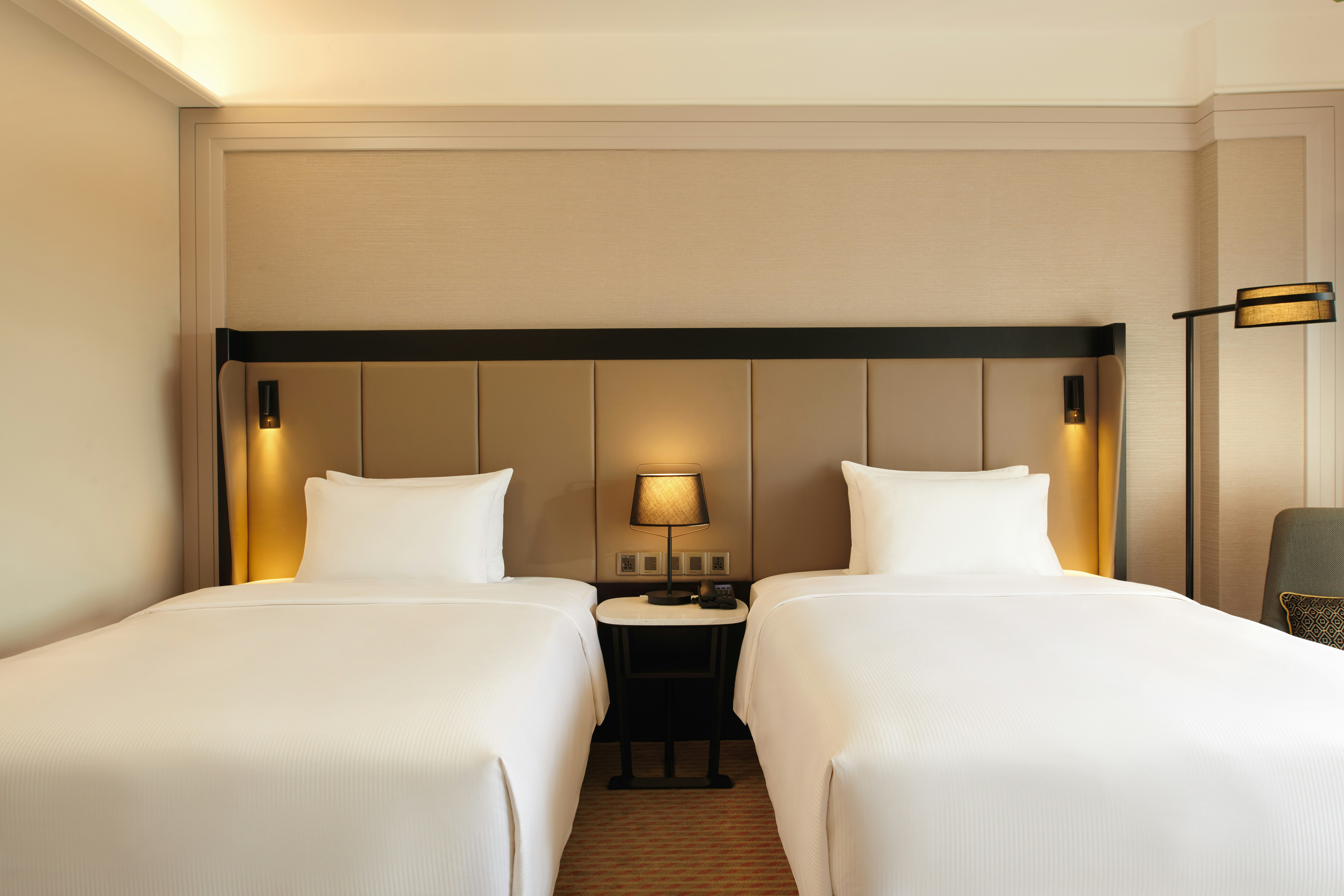 EXECUTIVE, TWIN BEDS