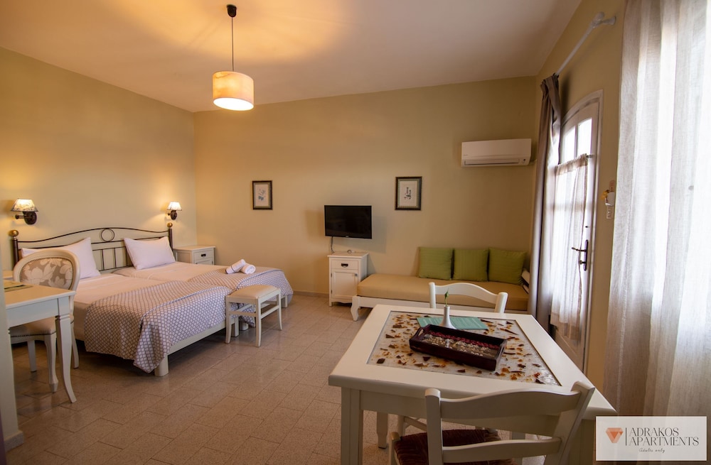 Adrakos Apartments 22/78
