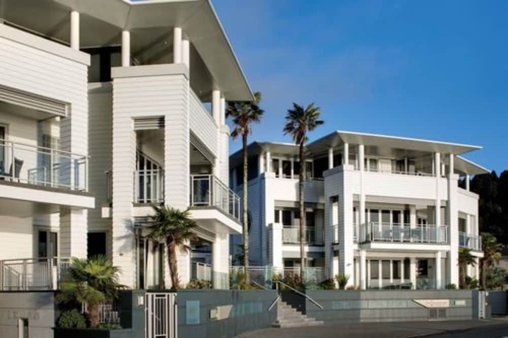 The Waterfront Suites Heritage Collection 1/50